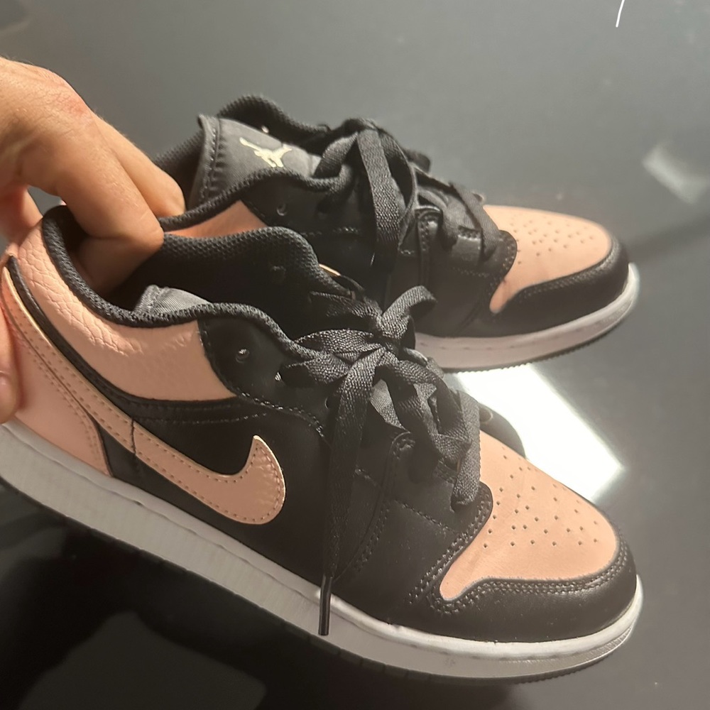 Jordan 1 Low Crimson Tint